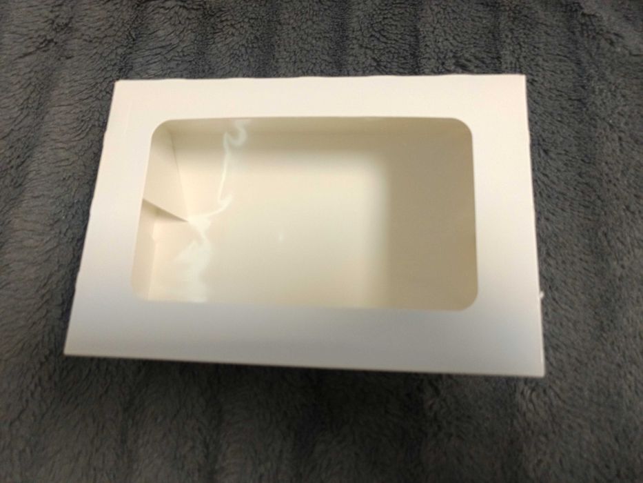 Картонена кутия с прозорец-110 броя