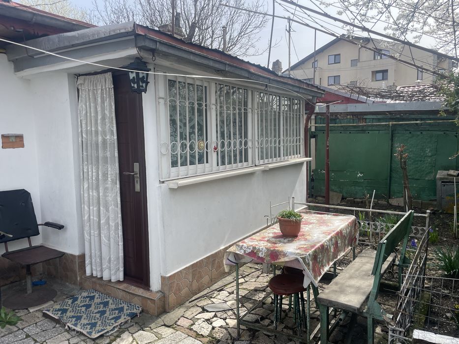 Casa la curte, potential afacere, teren pe colt