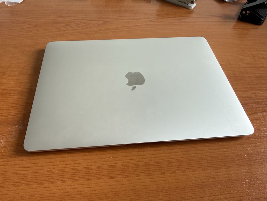 MacBook Air M1 13 перфектен