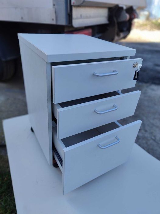 Контейнер, шкаф с колелца и чекмеджета с ключ за бюро