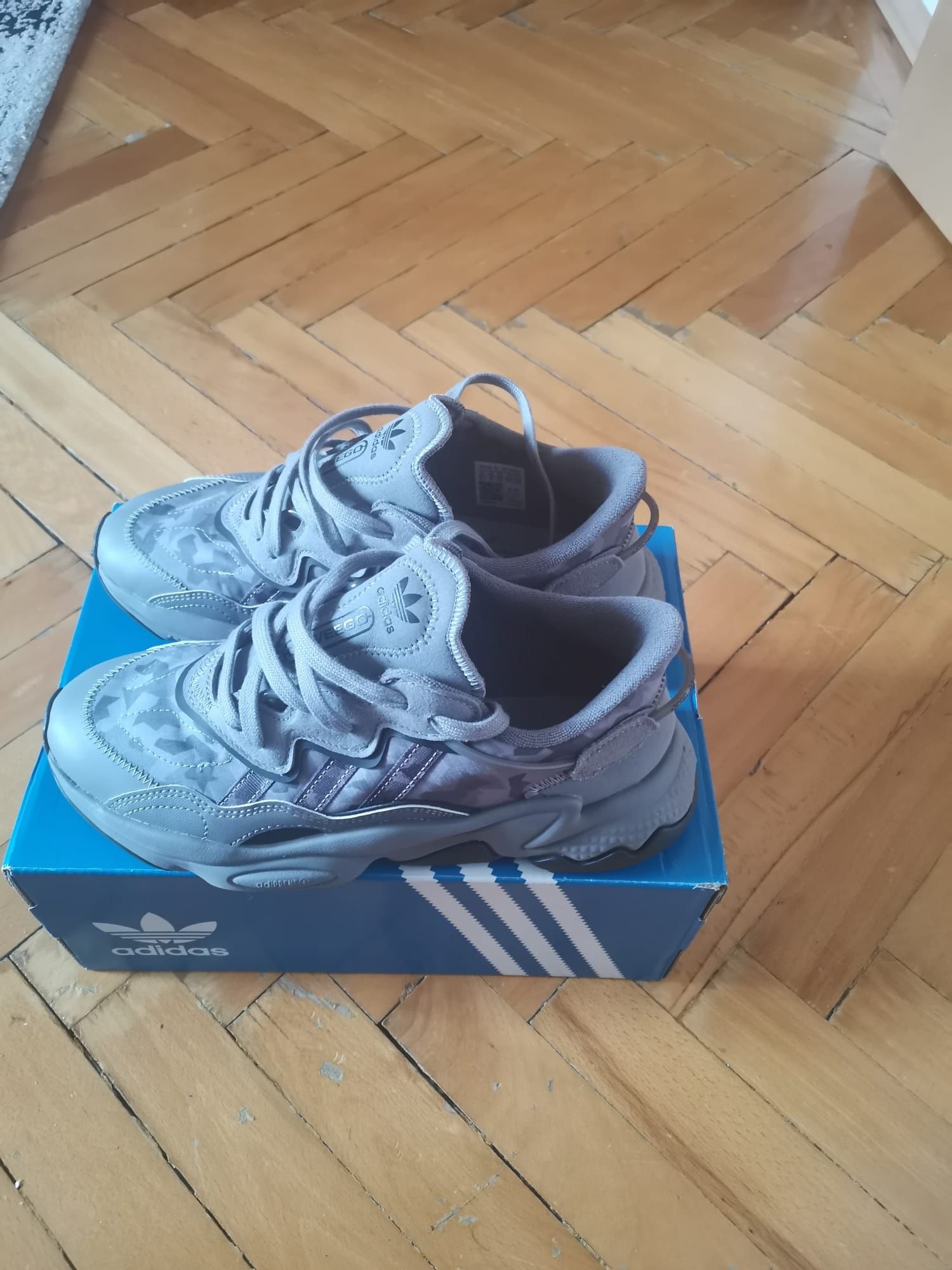 Adidași Adidas Ozweego noi preț 350lei (neg)