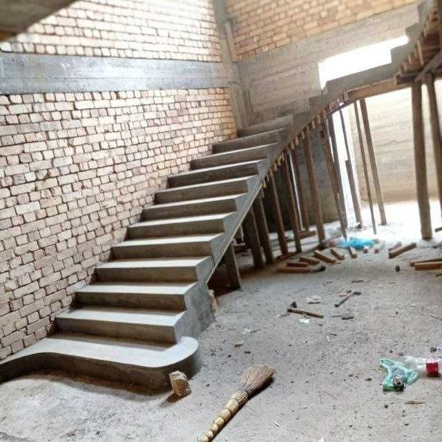 Заливка бетонной лестницы битон зина монолитные beton zina quyamiz