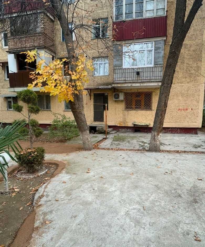 Продаётся квартира в  1вом этаже под бизнес