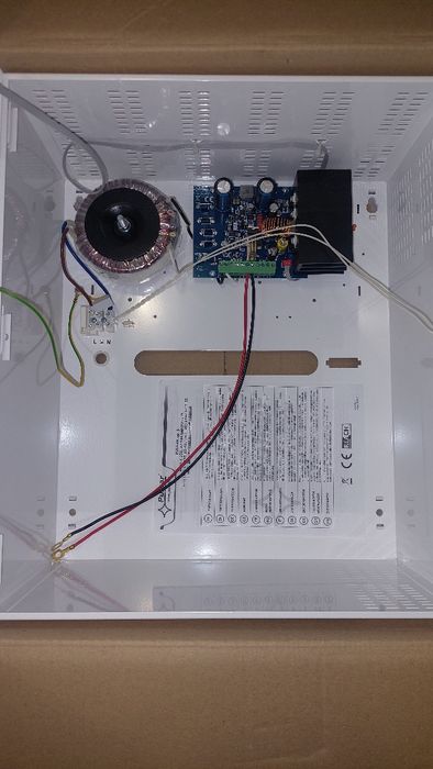 Sursa 12V DC, liniara, max 5 A in cutie metalica