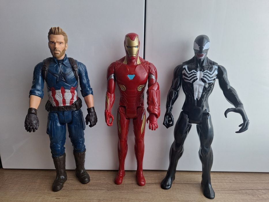 Lot eroi Marvel Hasbro 30 cm.