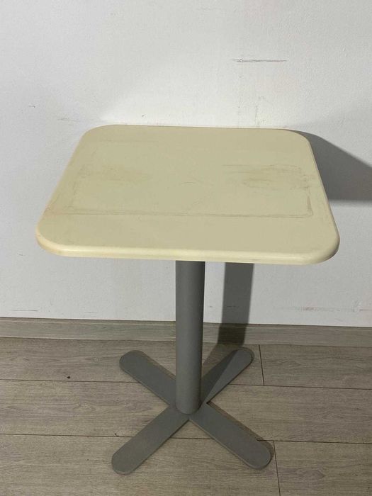 Măsuță 55X55 cm cu Picior Metalic