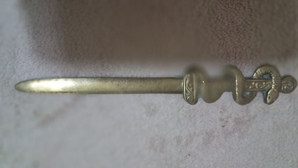 Tirbuson cheie , spargator de nuci si cutit, toate din bronz