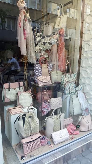 Ликвидация дамски дрехи и чанти