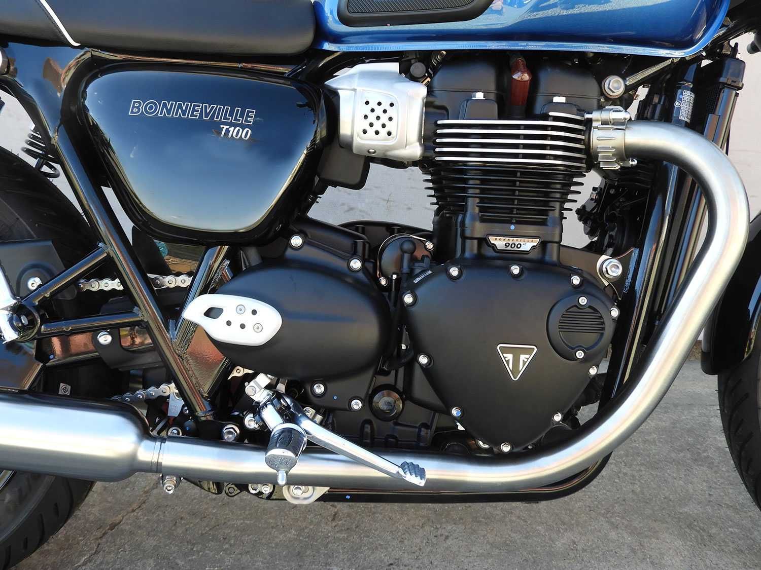 Lichidare Triumph Bonneville T100 Chrome Edition 2023 | Rate | Leasing