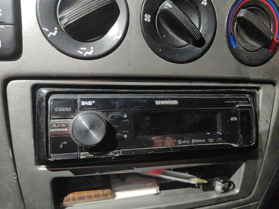 Най-висок клас KENWOOD KDC-BT73DAB Bluetooth / USB / AuX / CD / MP3