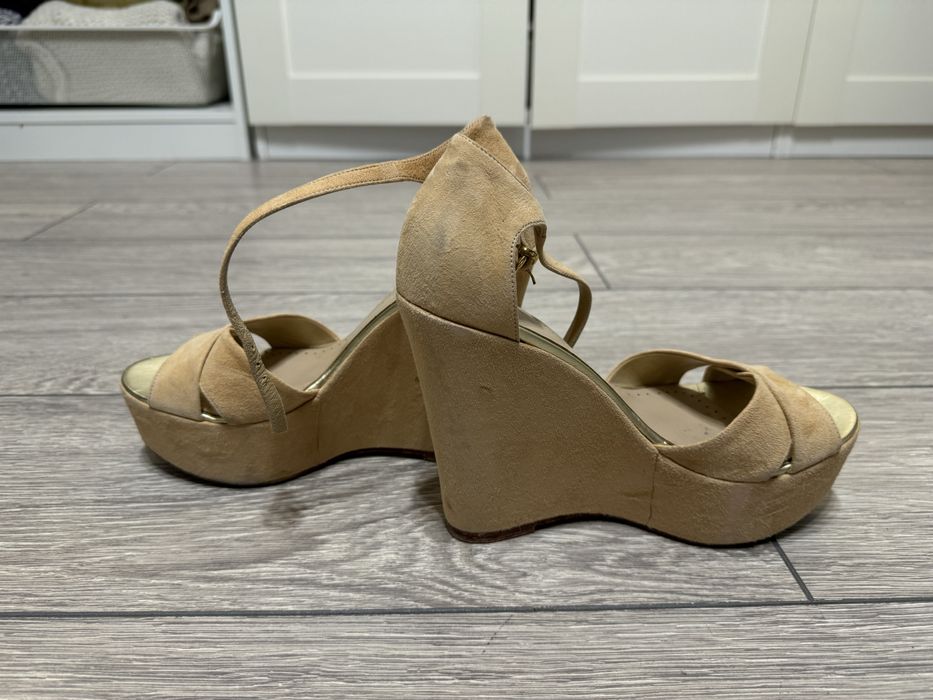 Pantofi cu toc/ platforma