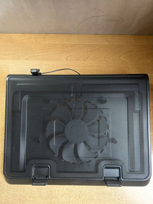 Охлаждающая подставка для ноутбука