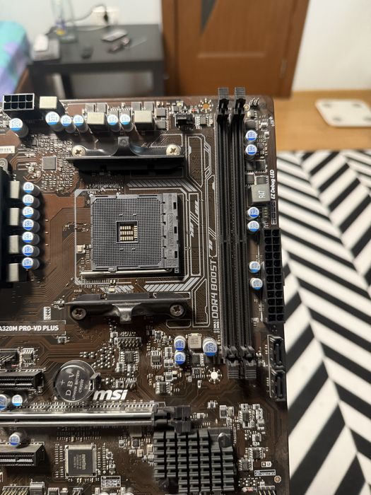 Placa de baza MSI a320