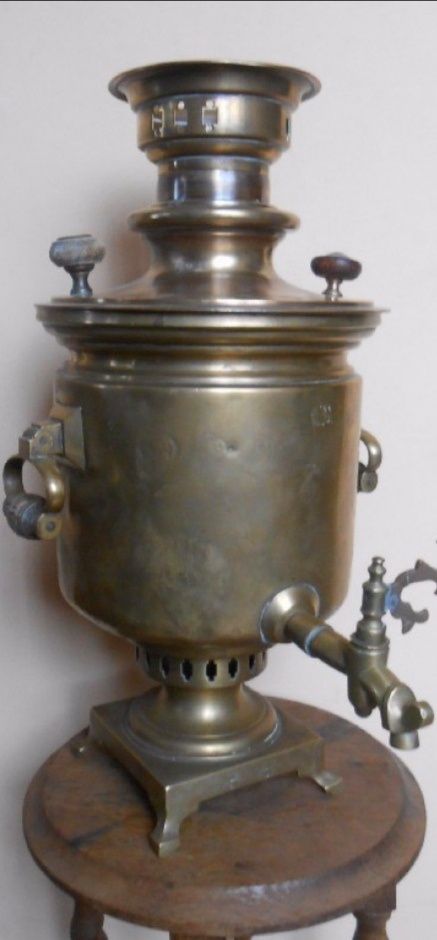 Antic samovar pe jar tara de provenienta Rusia,perioada anilor 1900 in