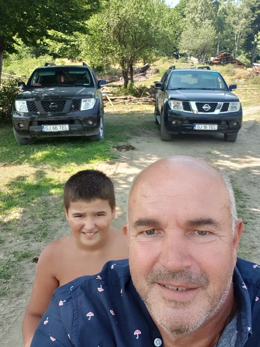 Nissan Pathfinder vând sau schimb cu vw 8+1 locuri