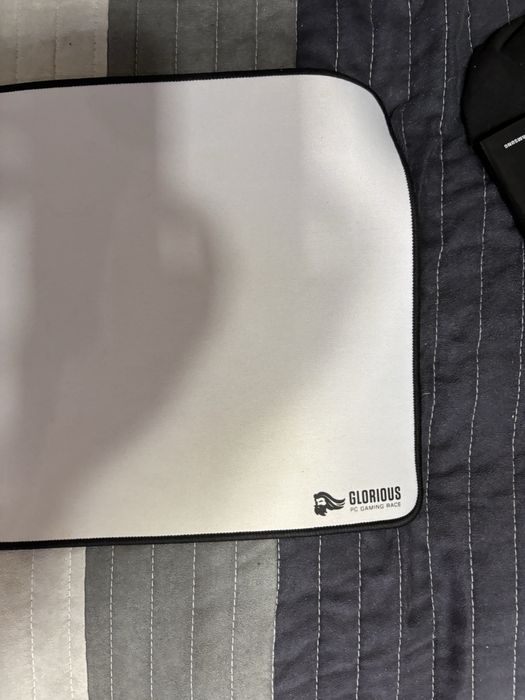 Подлошка за биро Glorious XL