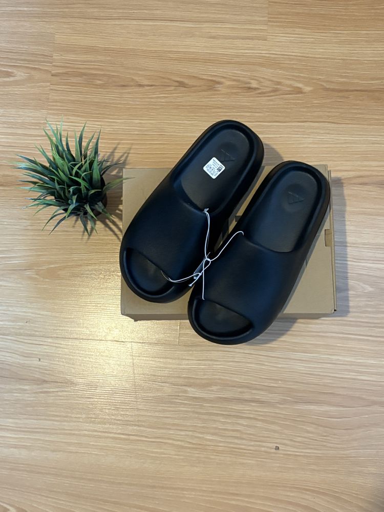 Yeezy slide onyx