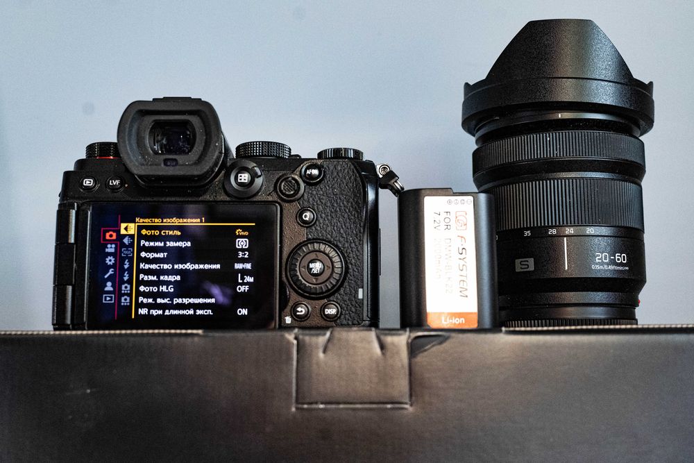 Lumix S5 с обектив Lumix 20-60