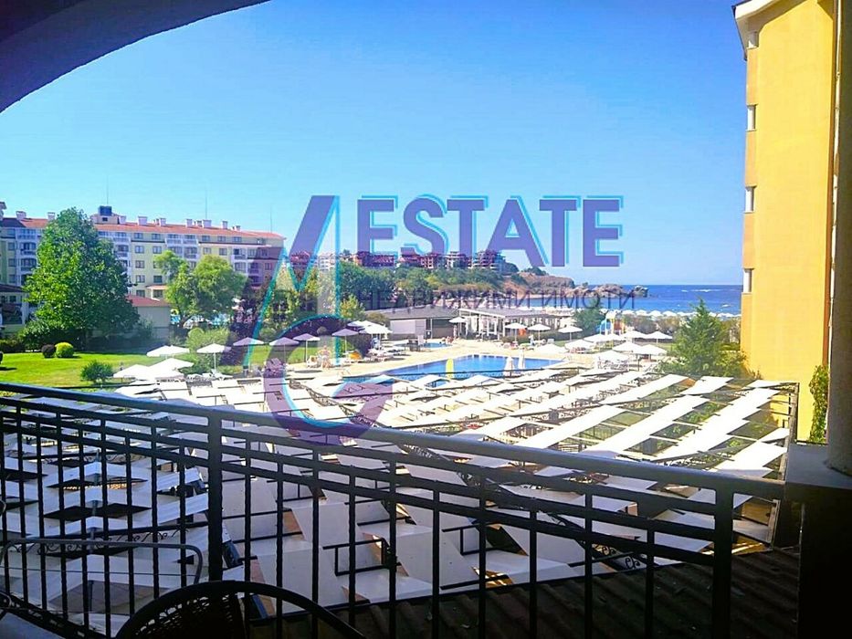 Двустаен апартамент на първа линия море в Царево