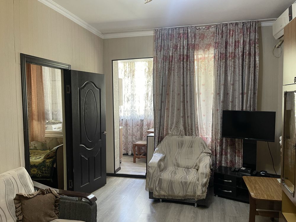 Продажа квартиры 2 этаж 1-комн 38 м2 чистая с обстановкой