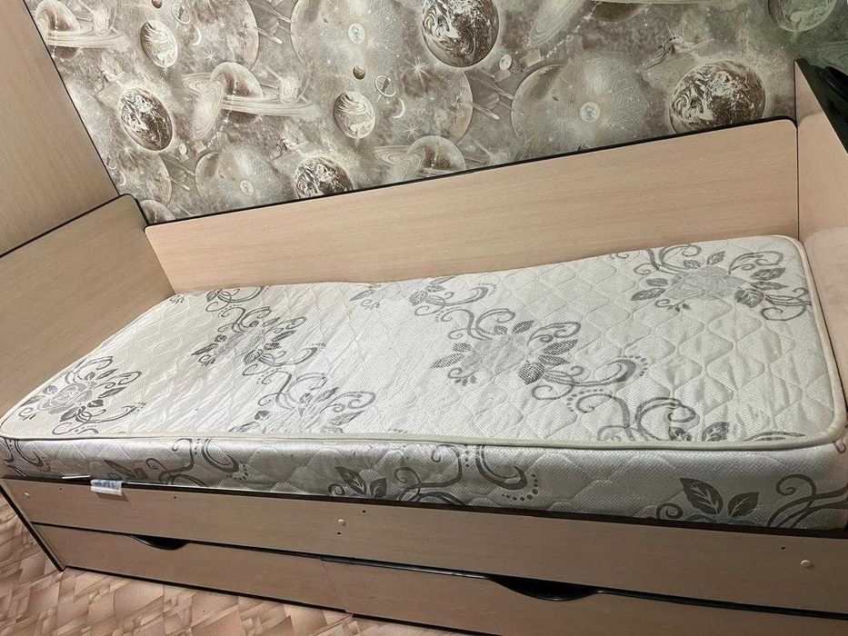 Продам кровать детскую б/у