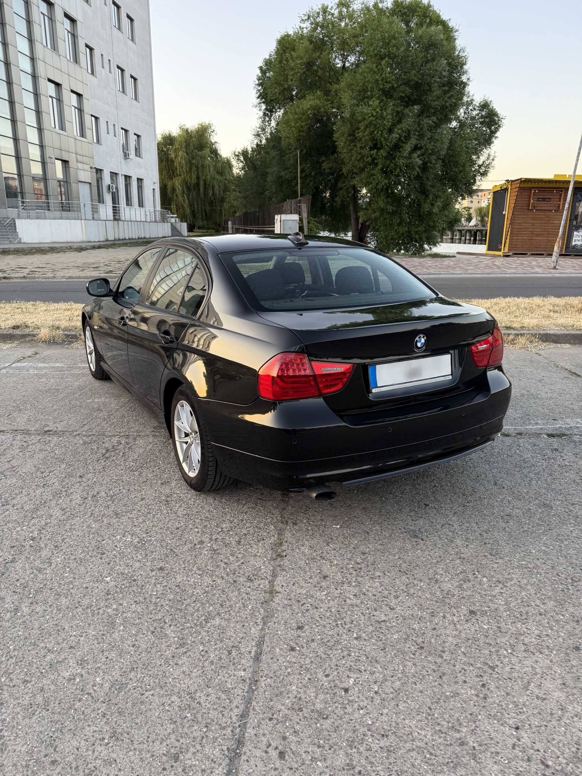 BMW E90 facelift 318D 2010
