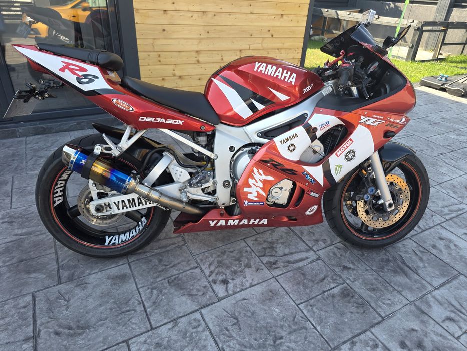Propietar vand/schimb  Yamaha r6 din 2002
