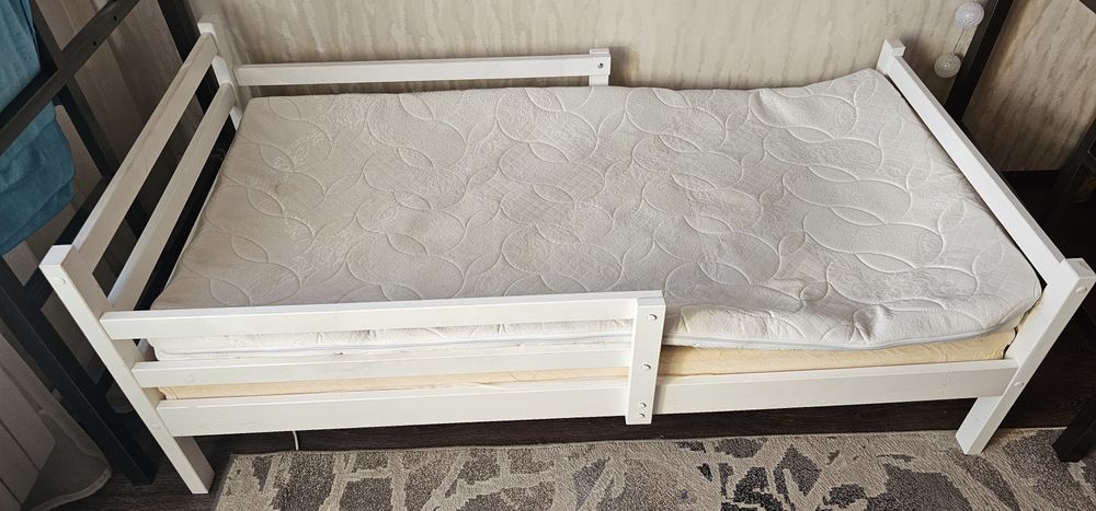 Детская кровать из дерева