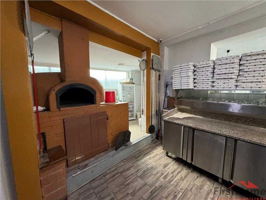 Spatiu comercial de vanzare in Focsani + terasa pizzerie