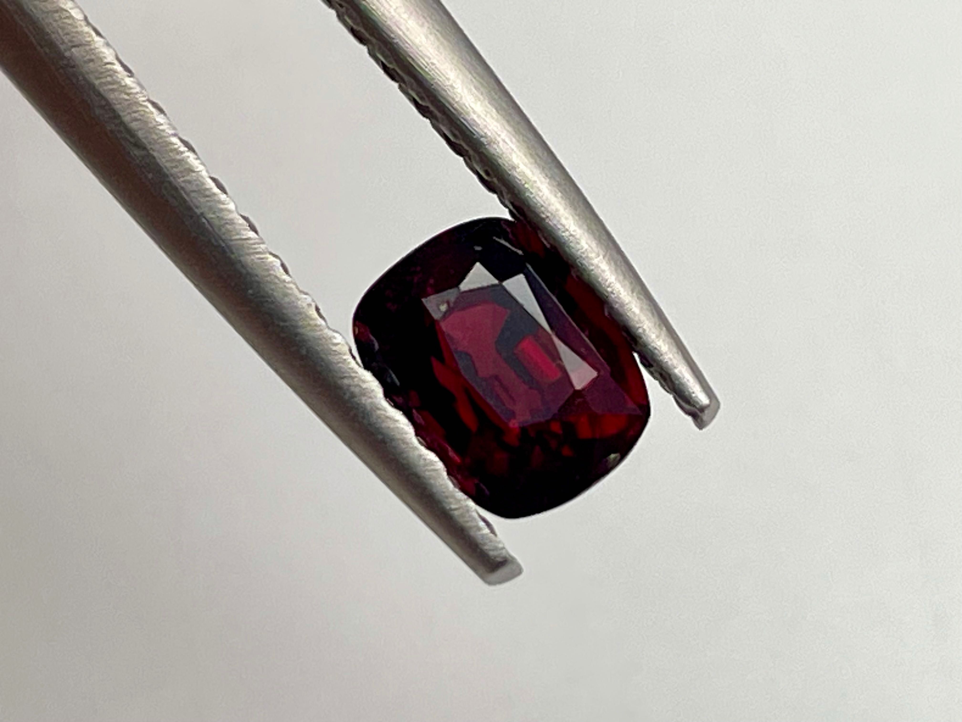 Бирмански шпинел 1.13ct. “Ярко червено” - AIG Сертификат