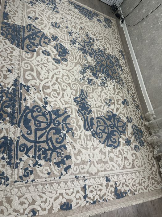 Ковер размер 2:3 продам.