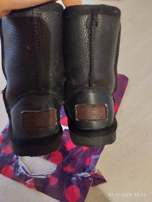 Продам угги 26. 27 размер. Черный и бежевый цвет