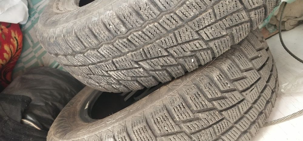 Продам шины б/у.