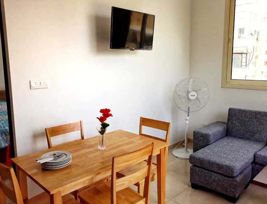 Дава се под наем Двустаен апартамент в Пловдив, Южен - 65 кв.м за 280.5 € - Снимка #2