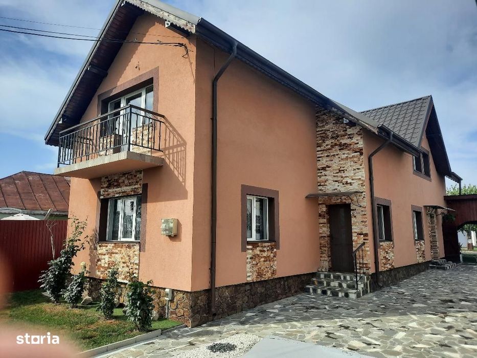 FARA COMISION CASA ELEGANTA cu 6 camere 3 bai 2 bucatarii garaj curte