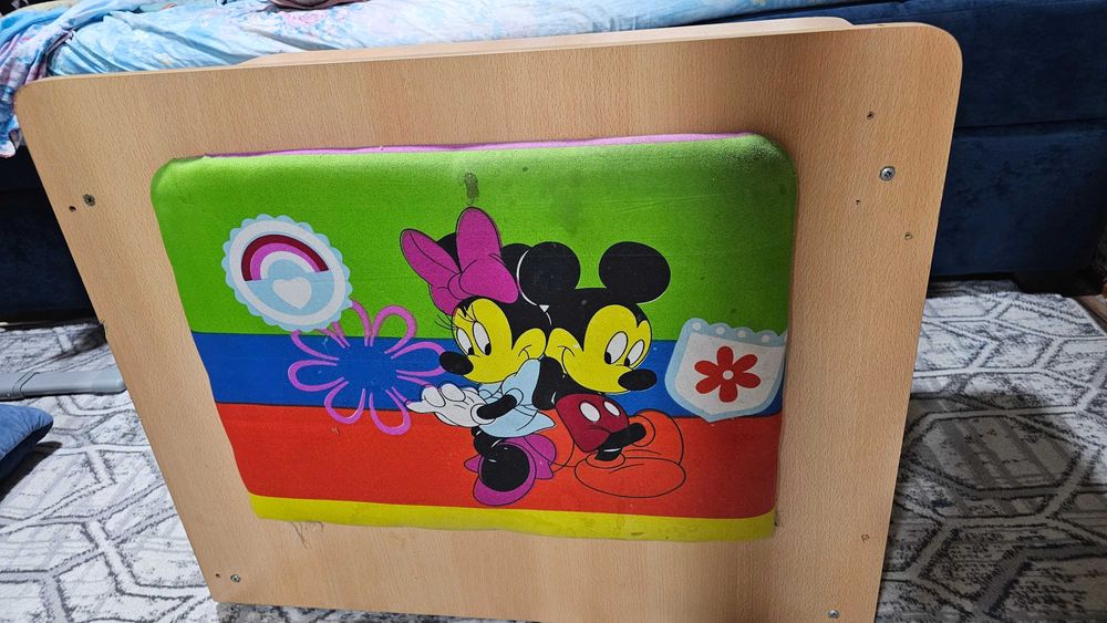 Детская кровать и автокресло