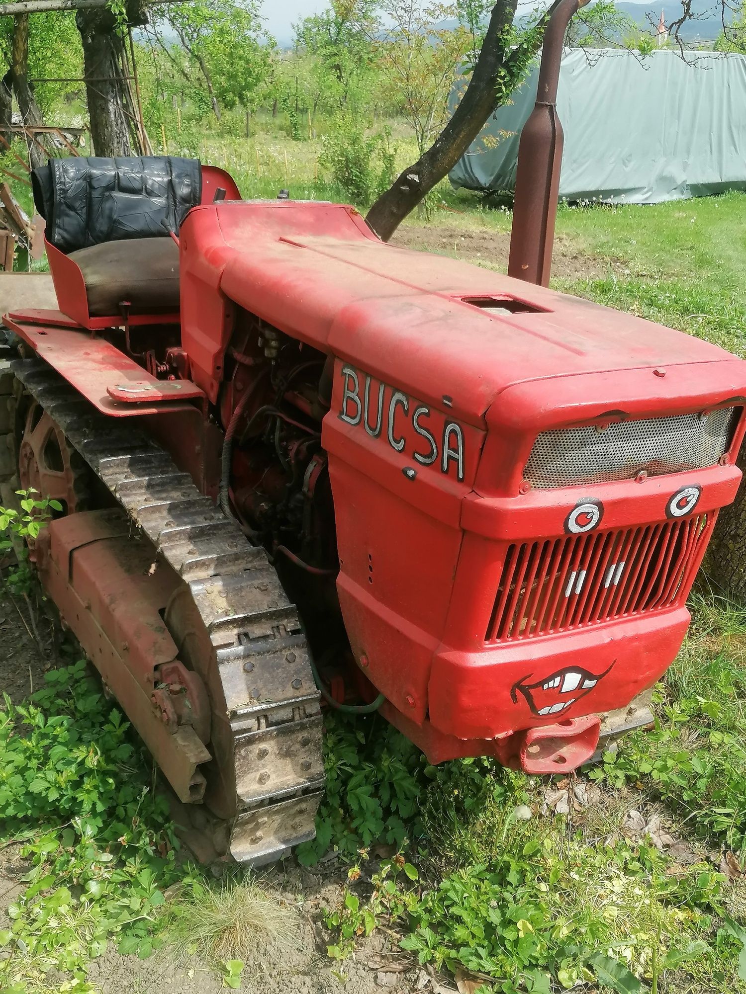 Tractor cu senile viticol Sv 445