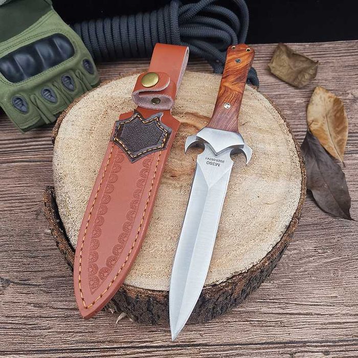 Cutit Sabie cu lama dublu tăiș, otel M390, garda prindere, teaca piele