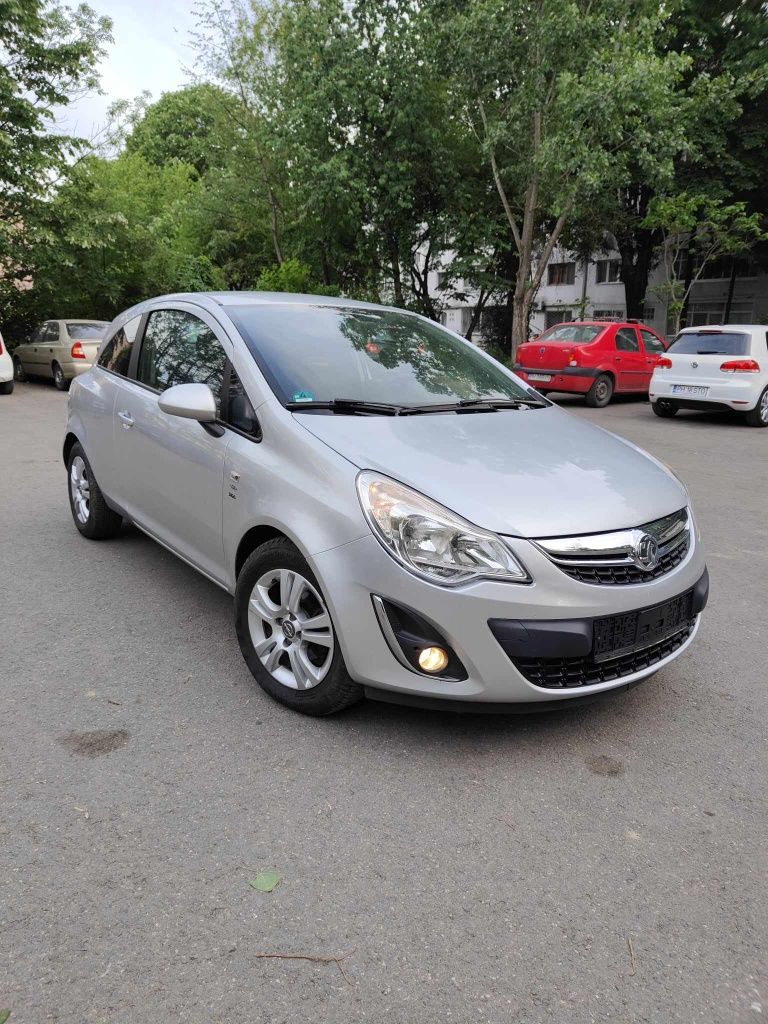 Opel Corsa 1.4 benzina model Satelite Euro 5