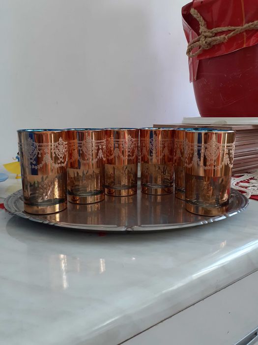 6 pahare bere nefolosite,aurii,model deosebit