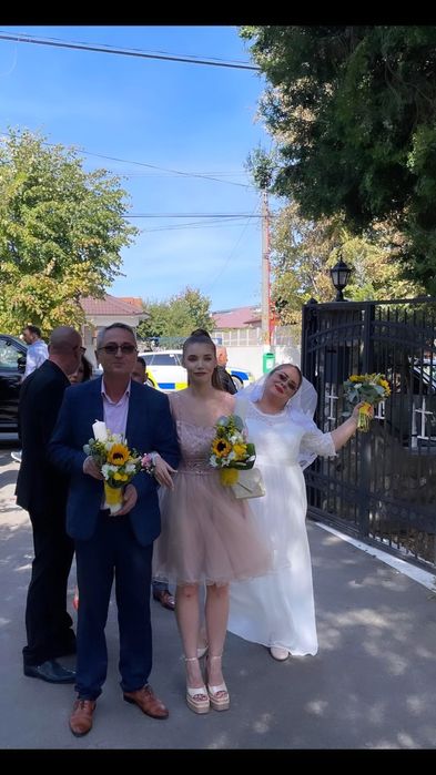 Rochie de ocazie, purtată doar o singură dată.