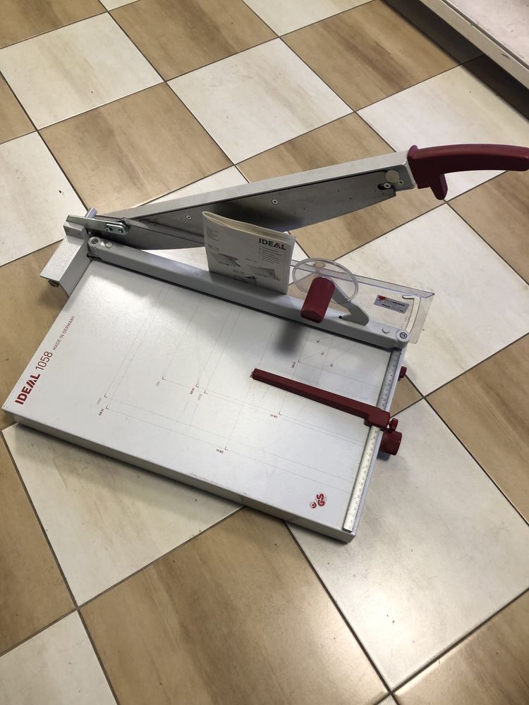 Taietor profesional hartie IDEAL 1058 A