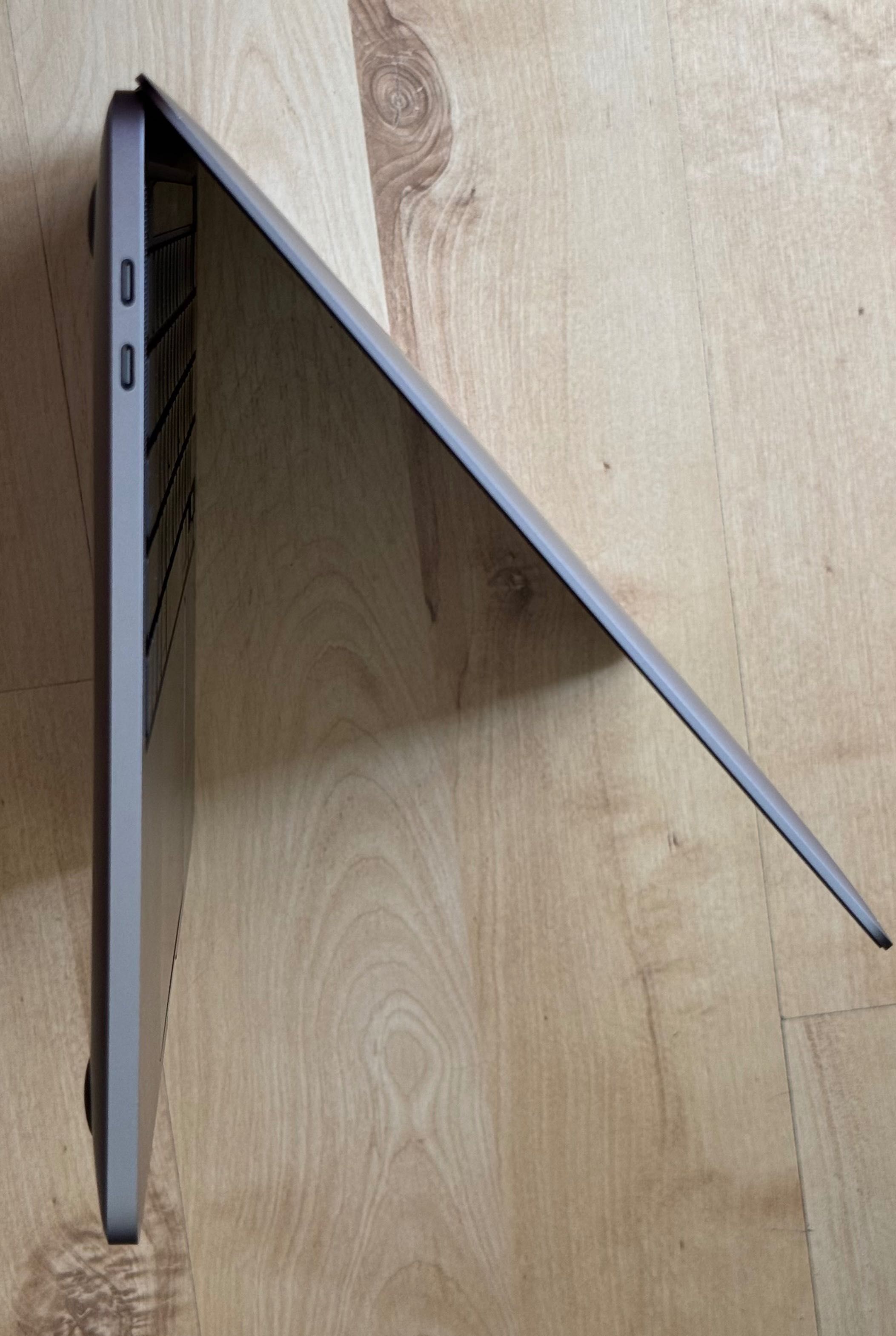 Apple MacBook Pro Touch Bar 13-inch 2020 M1 8-Core RAM-16GB SSD-512GB