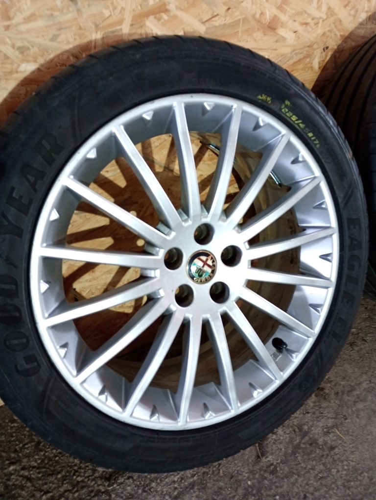 Алфа Ромео оригинални джанти със гуми 225/45/17 7J ET40.5 5x100 цо56
