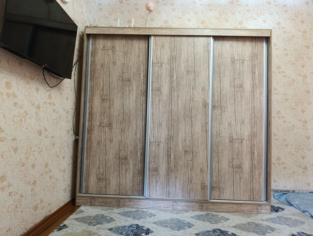 Шкаф купе сотилади