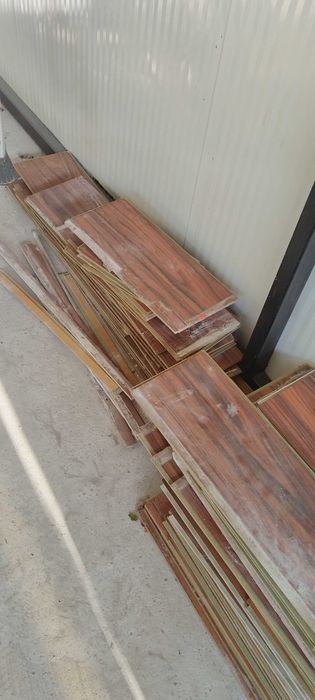 Parchet laminat maro