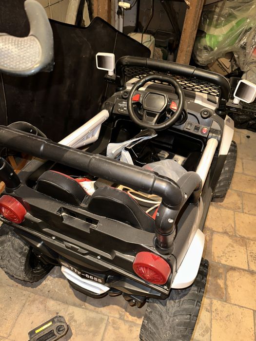 Детская машинка в хорошем состоянии