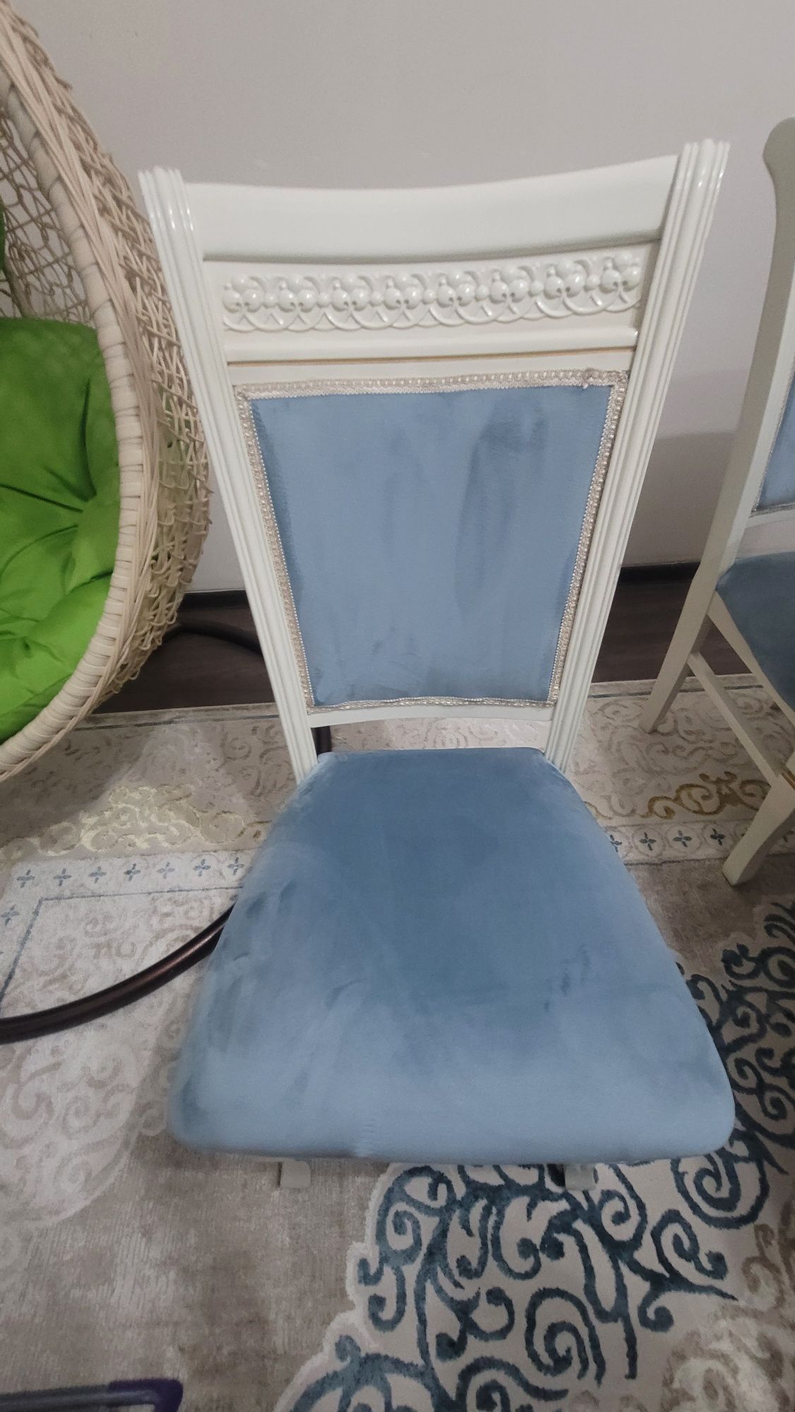 Sifatli va nafis mehmonga stol-stullar sotiladi!

Sotuvda:

1 dona meh
