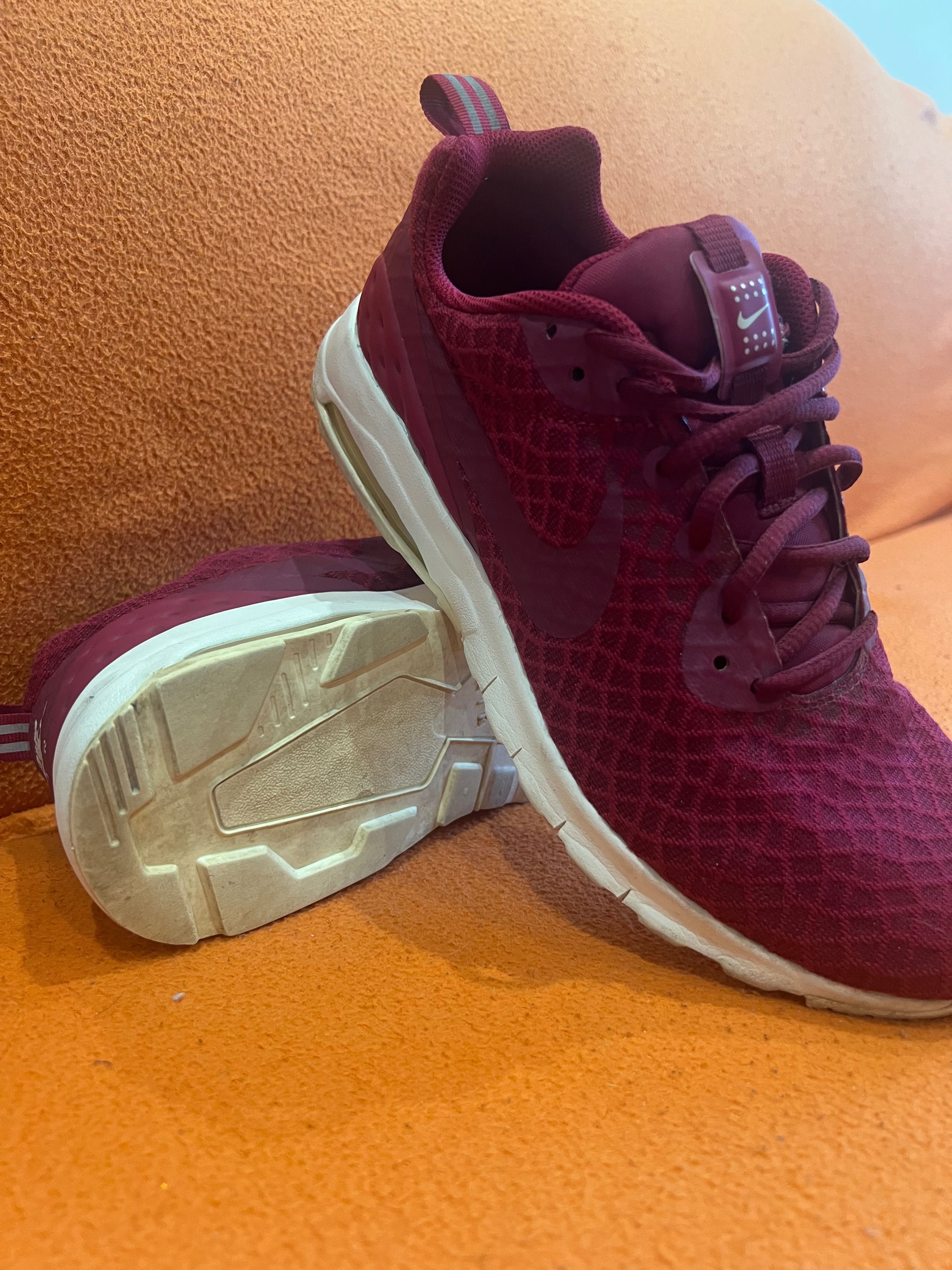 Nike air max motion