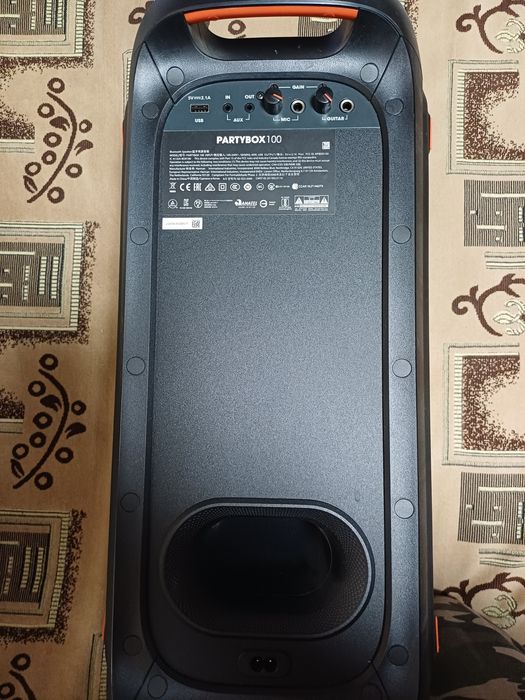 Продается Колонка JBL,в хорошем состоянии